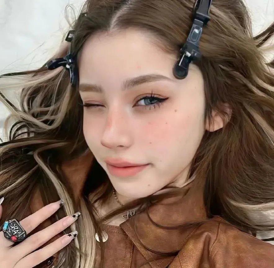 热裤荡女